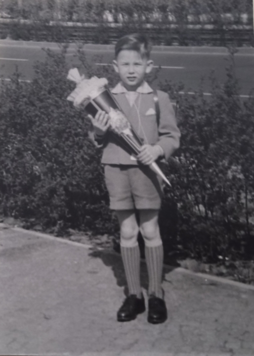 Von: Reinhard Mathiebe Email: lunchy54@web.de Ort der Einschulung: Berlin Einschulungsjahr: 1961 in Berlin seit Seit Geburt Kurzbeschreibung: Einschulungsbild in der Ferdinand Freiligradt Schule in Berlin Kreuzberg